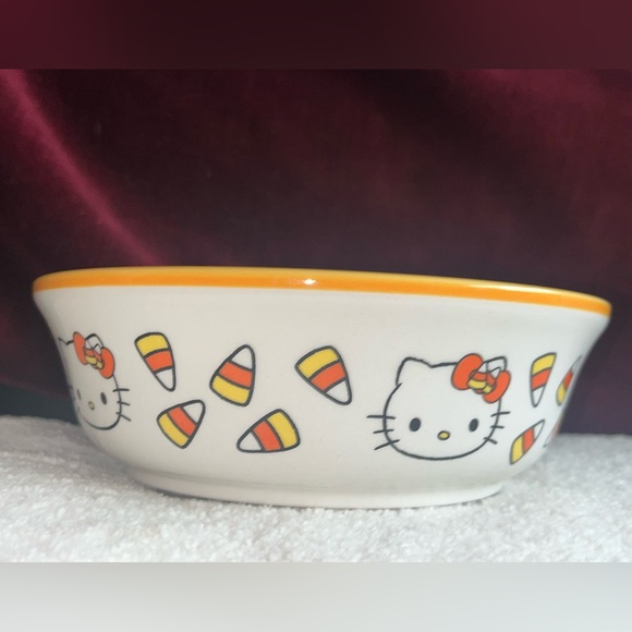 Hello Kitty Halloween Ceramic Candy Corn Patterned Pet Bowl NEW - Picture 5 of 6